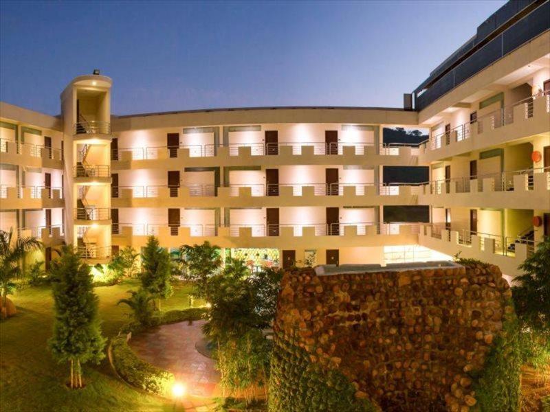 Sterling Yelagiri Hotel Exterior foto